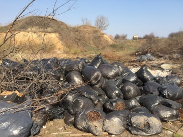 В Елецком районе обнаружена большая несанкционированная свалка мусора!