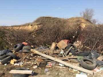 В Елецком районе обнаружена большая несанкционированная свалка мусора!