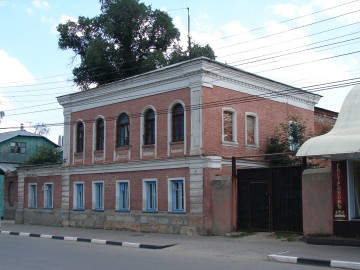 Жилой дом (ул Коммунаров, 19)