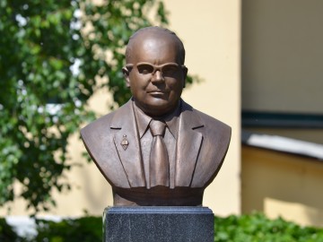 Бюст Б.Г. Лесюка