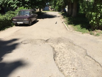 Почему в микрорайоне Новые Дома разбитые дороги и тротуары?!