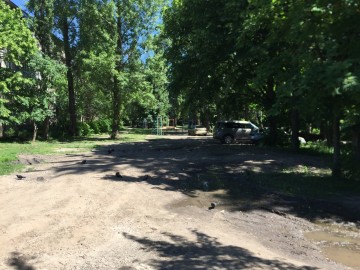 Почему в микрорайоне Новые Дома разбитые дороги и тротуары?!