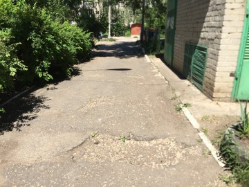 Почему в микрорайоне Новые Дома разбитые дороги и тротуары?!