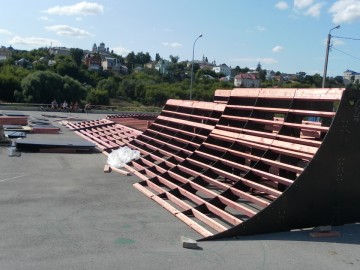 Монтаж оборудования на площадке для экстремальных видов спорта