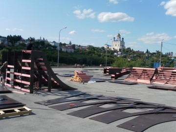 Монтаж оборудования на площадке для экстремальных видов спорта