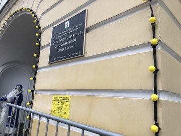 Новогодняя иллюминация на фасадах исторических зданий Ельца