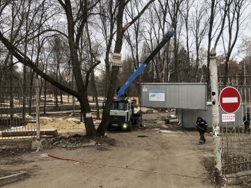 В Петровском парке вовсю кипит работа по благоустройству!