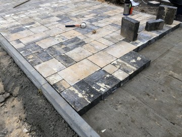 В Петровском парке вовсю кипит работа по благоустройству!