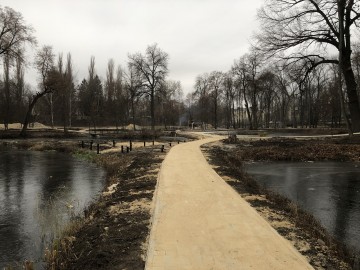 В Петровском парке вовсю кипит работа по благоустройству!