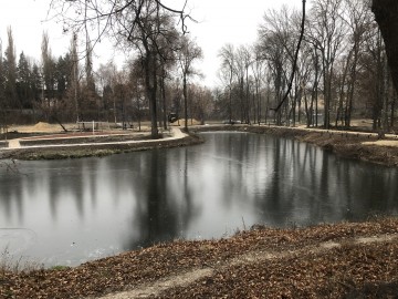 В Петровском парке вовсю кипит работа по благоустройству!