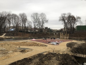 В Петровском парке вовсю кипит работа по благоустройству!