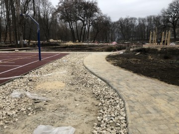 В Петровском парке вовсю кипит работа по благоустройству!