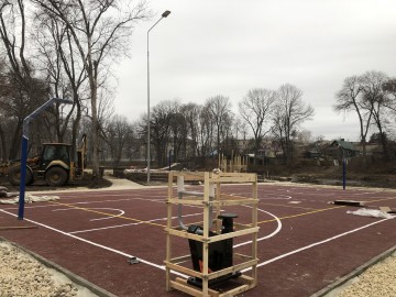 В Петровском парке вовсю кипит работа по благоустройству!