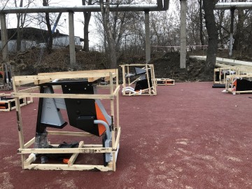 В Петровском парке вовсю кипит работа по благоустройству!