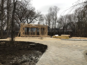 В Петровском парке вовсю кипит работа по благоустройству!