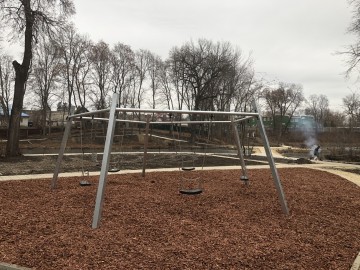 В Петровском парке вовсю кипит работа по благоустройству!