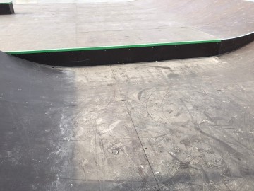 Спортивная площадка для экстремальных видов спорта не дожила даже до весны...