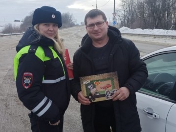 ГИБДД Елецкого района поздравляет с 23 февраля водителей