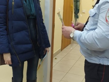 Поздравление с 8 марта ельчанок в РЭО ГИБДД и миграционной службе (2021г.)