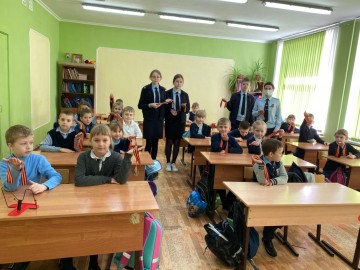 Сотрудники транспортной полиции провели патриотическую акцию «Георгиевская ленточка»