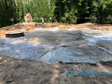 Какой ужас сейчас творится в сквере Комсомольцев в Ельце!