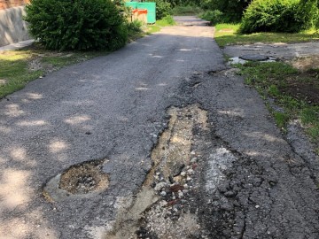 На улице Профсоюзной смыло асфальт!