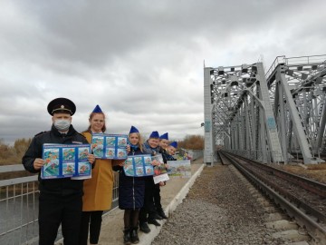 Елецкий ЛО МВД России на транспорте и ученики МБОУ СШ №8 города Ельца в акции «Безопасная дорога домой!» 2021