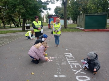 ГИБДД и ЮИД «Граффити дорожной безопасности» в «Детском парке» Ельца