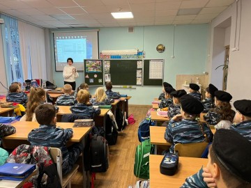 В СШ №1 им. М.М. Пришвина сотрудники ГИБДД Ельца приняли участие в открытых уроках