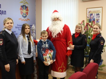 Всероссийская акция профилактической направленности «Полицейский Дед Мороз»