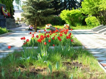 Мемориальный комплекс на площади Революции