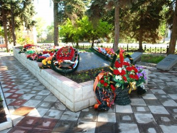 Мемориальный комплекс на площади Революции