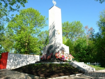 Мемориал братского захоронения на старом городском кладбище