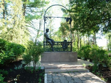 Памятник И.А. Бунину в городском парке