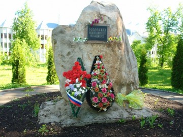 Памятник солдатам, погибшим в армии в мирное время