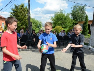 Праздничная программа «Да здравствует детство!»