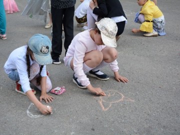 Праздничная программа «Да здравствует детство!»