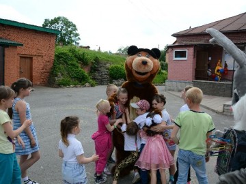 Праздничная программа «Да здравствует детство!»
