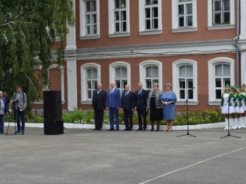 Торжественная линейка в школе №1