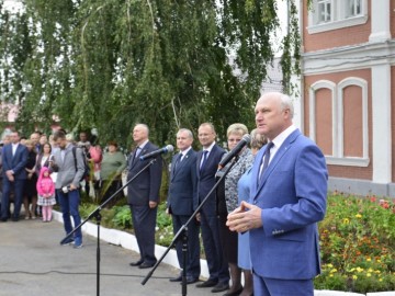 Торжественная линейка в школе №1