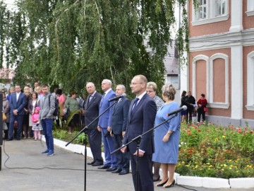 Торжественная линейка в школе №1