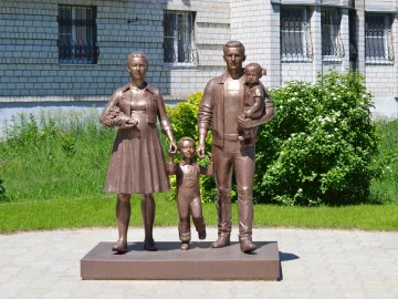 Скульптурная композиция «Семья»
