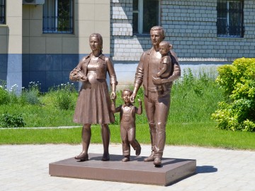 Скульптурная композиция «Семья»