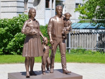 Скульптурная композиция «Семья»