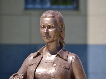 Скульптурная композиция «Семья»