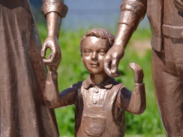 Скульптурная композиция «Семья»